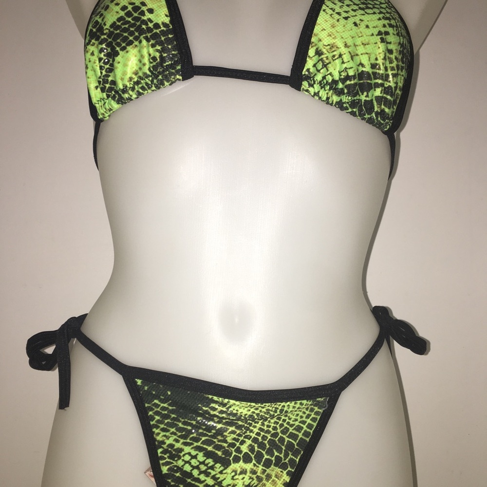 Bikini - Picture 1 of 6